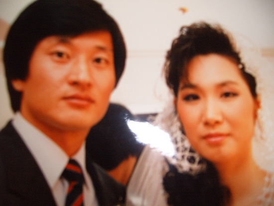 결혼식에서 속살 보인 신부