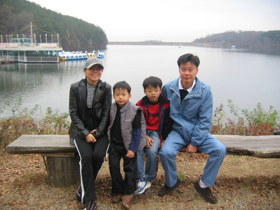 많지도 않은 4인가족 사진찍기가...