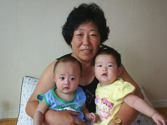 어머님의 손자손녀입니다