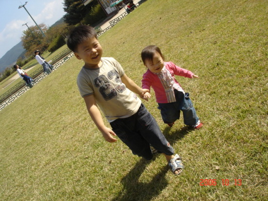 오빠야랑 손잡고~~~