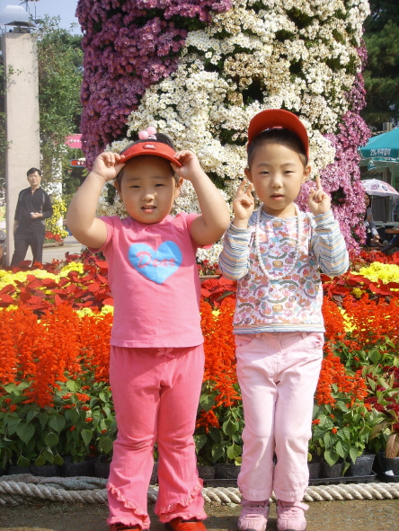 예쁜 꽃내음 맡으세요..