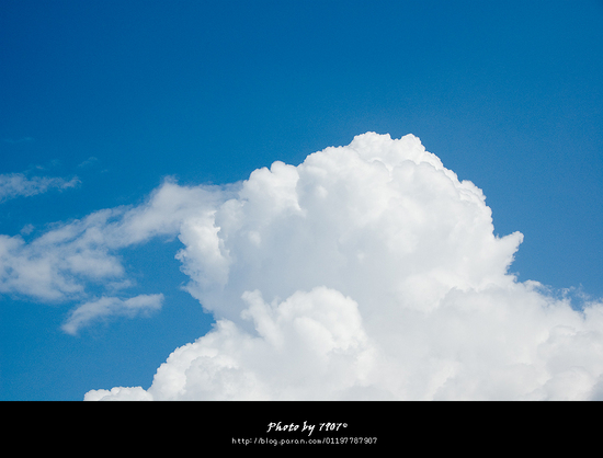 하늘을 보면 여름이구나~ 느껴집니다.