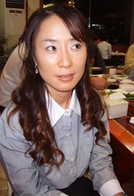 결혼후 신랑과 갈비집에서 한컷..