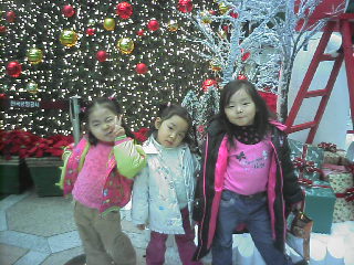 사랑스런 세딸과 행복한 연말을!!!