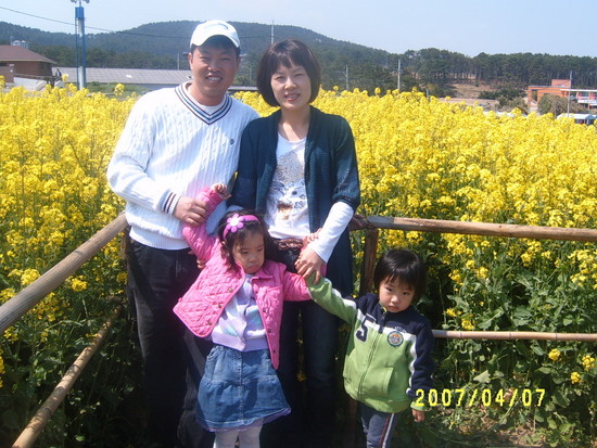 화사한 유채꽃과...