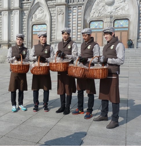 응사 콘서트에서 빕스 이벤트라 뚜레쥬르 공룡알빵 받아왔네요!