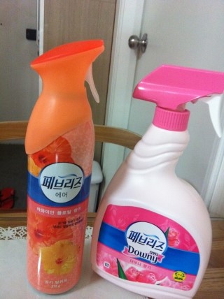 늦은시간 마트가서 군것질거리랑 페브리즈 사왔네요~
