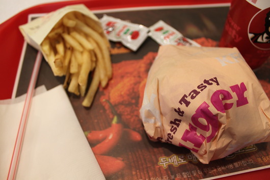 KFC배달 해서 먹을껄 ,, 귀찮게 매장으로 옴 ㅠ