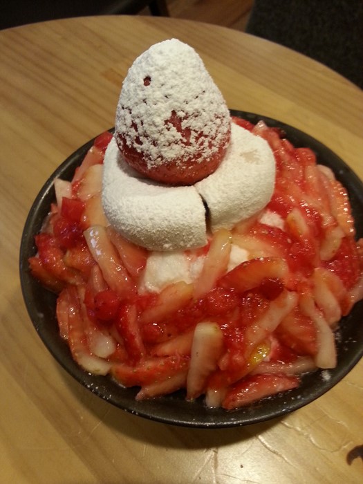 딸기 좋아하시면 설빙 딸기빙수 꼭 드셔보세요~