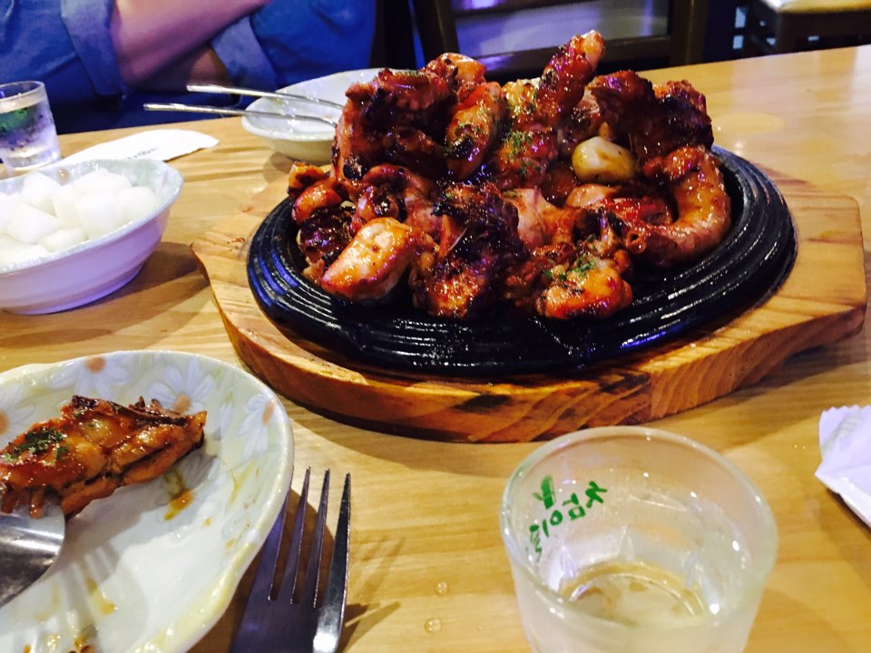 치킨매니아 까망마늘오븐구이 먹어봤어요ㅎㅎ