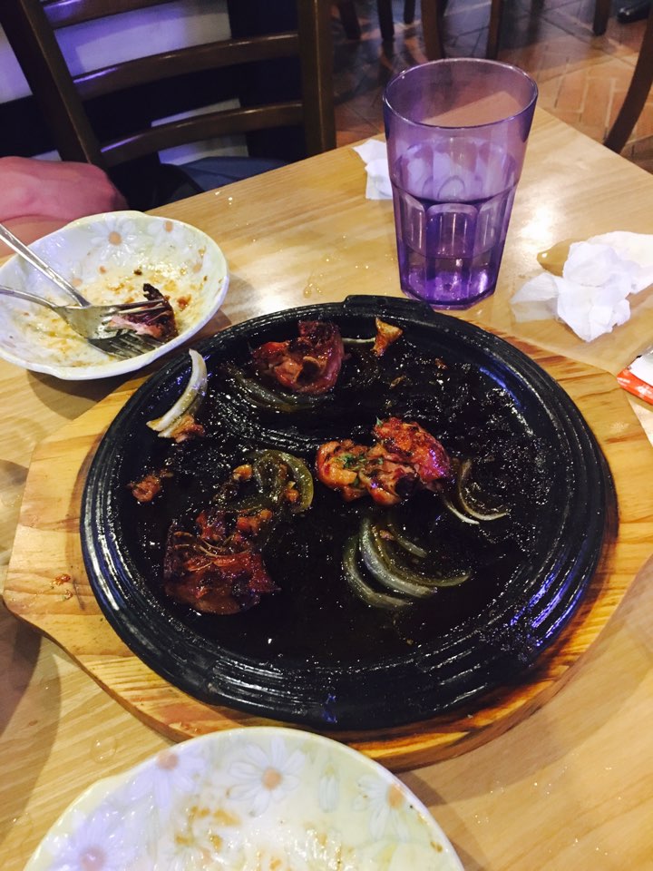 치킨매니아 까망마늘오븐구이 맛있네요