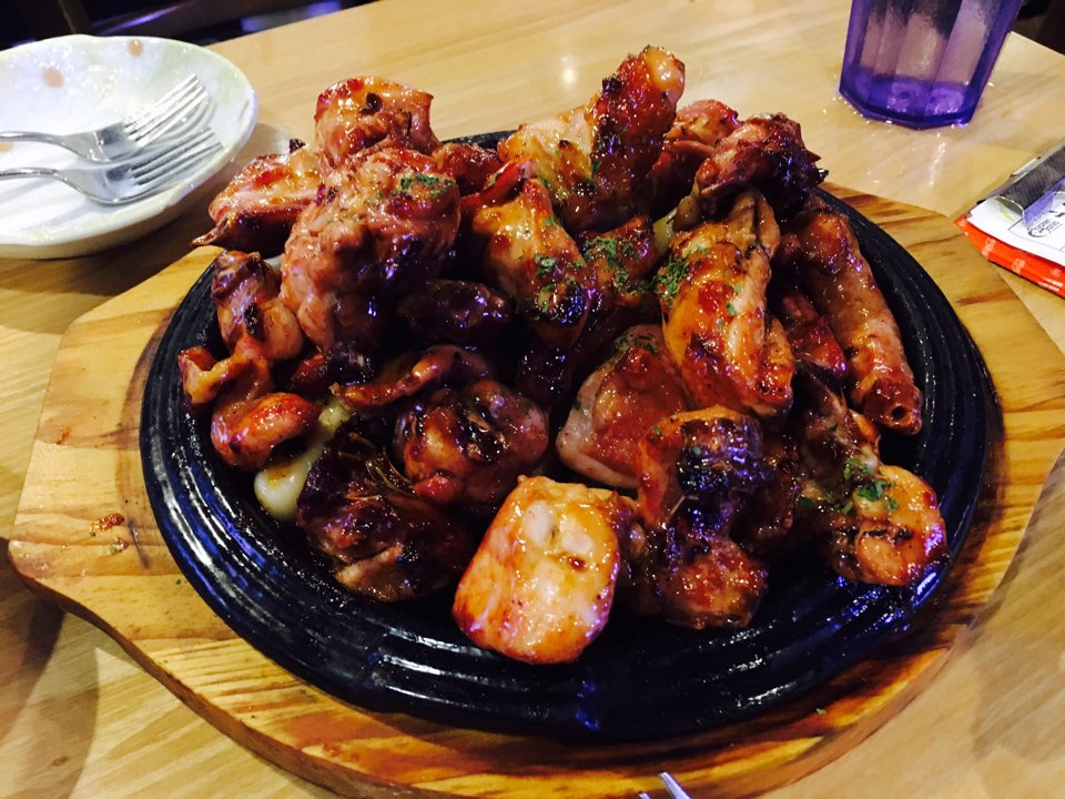 치킨매니아 까망마늘오븐구이 맛있네요