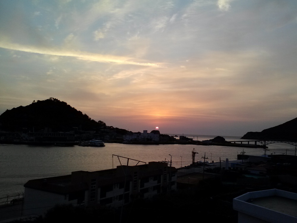 해뜨는 섬