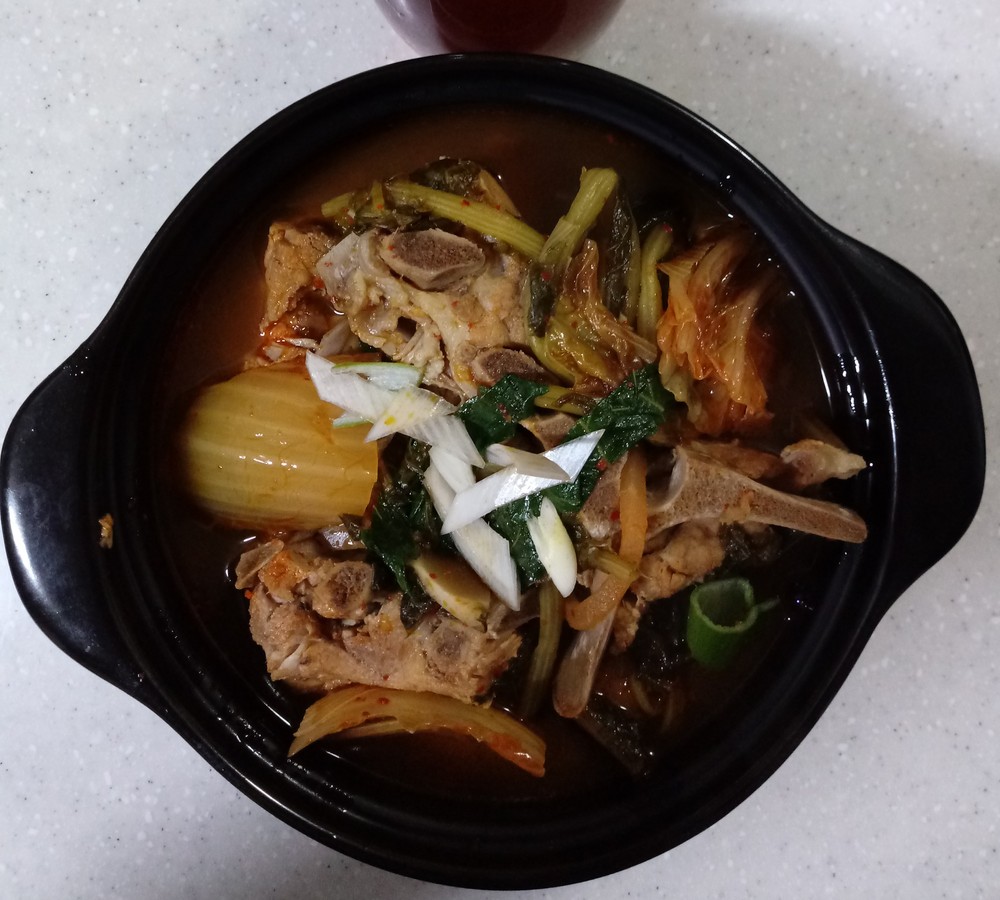 뜨끈한  시래기  돼지..