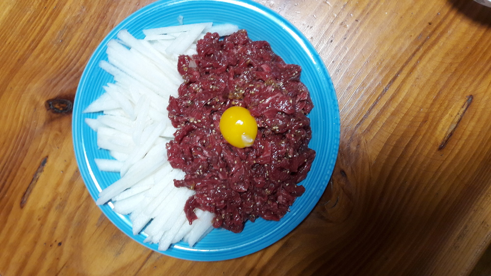 손님께육회어때요!