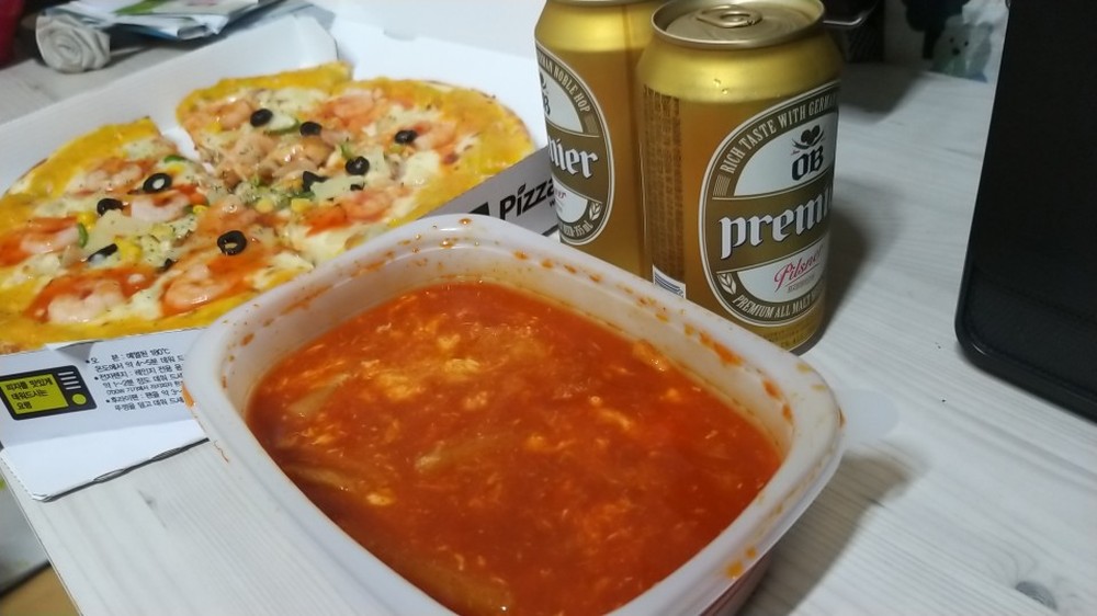 저도 떡볶이+피자먹어봤..