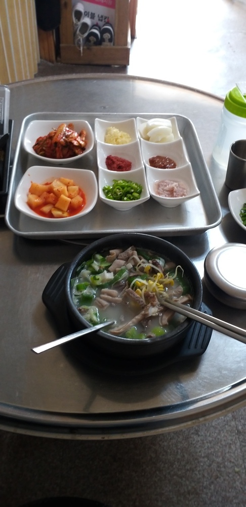 장터  국밥집