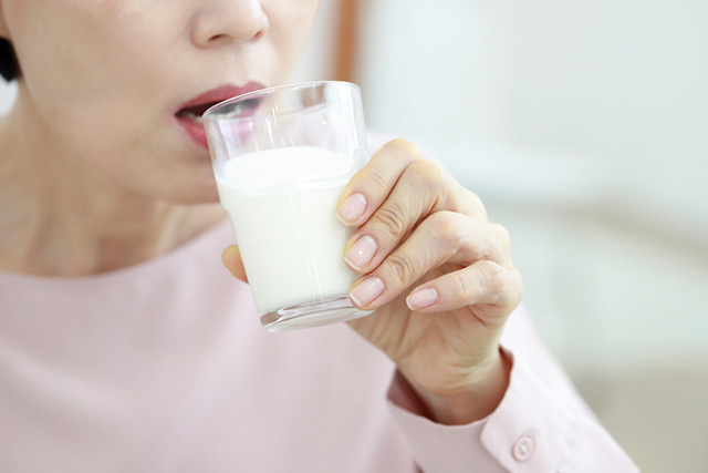 우유를 마실수록 글루타티온 수치가 증가해 노인의 뇌 건강에 좋다./사진=클립아트코리아