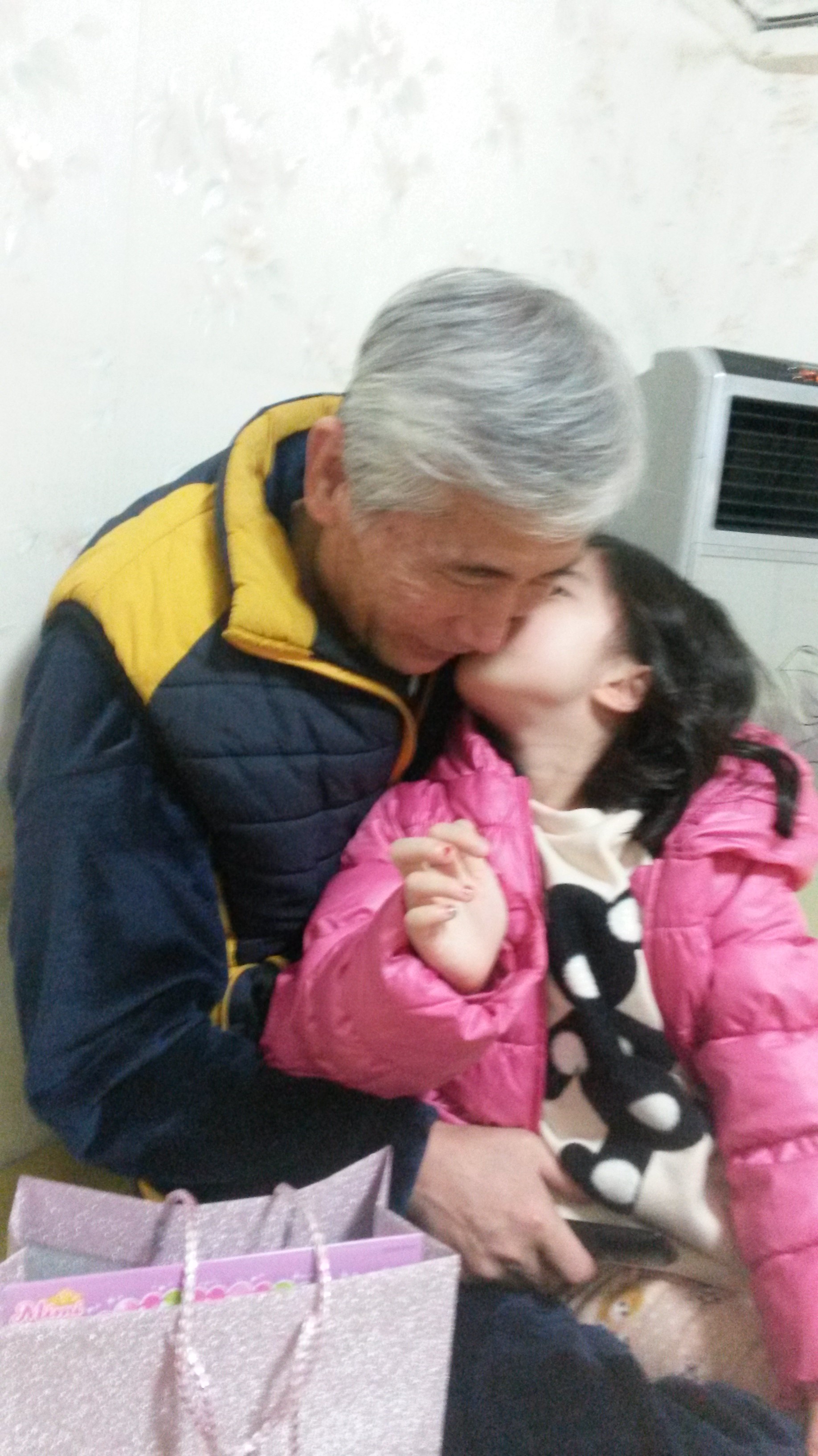 가엾기도하고 미웁기도 ..