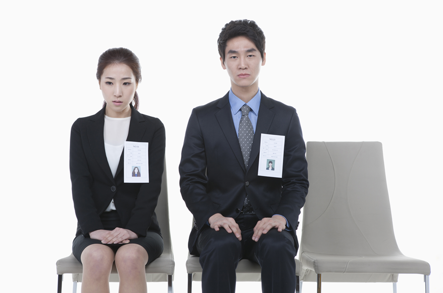면접장에 커피를 들고 ..